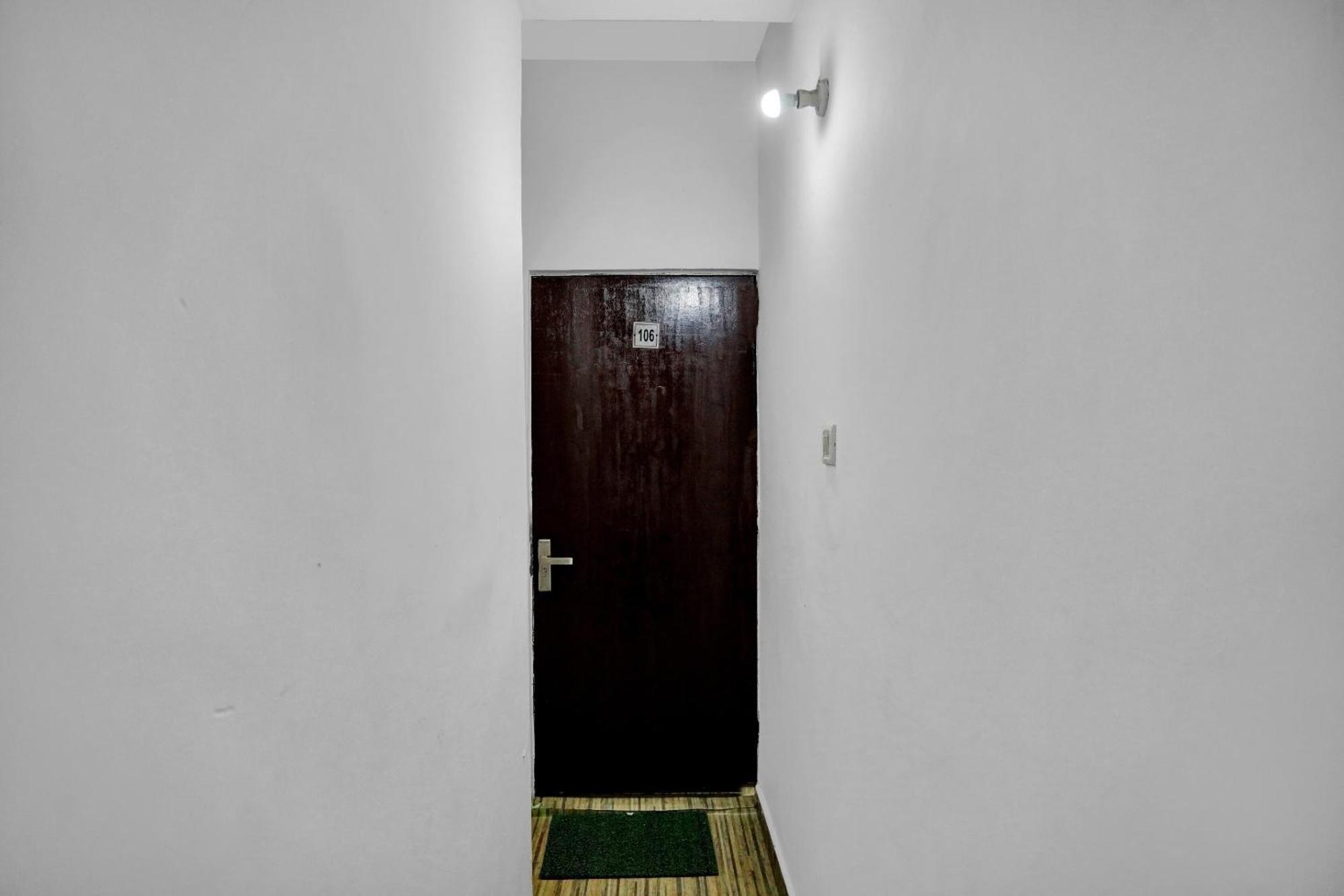 Hotel Collection O Jps Near Pvr Vikaspuri Delhi Exterior foto
